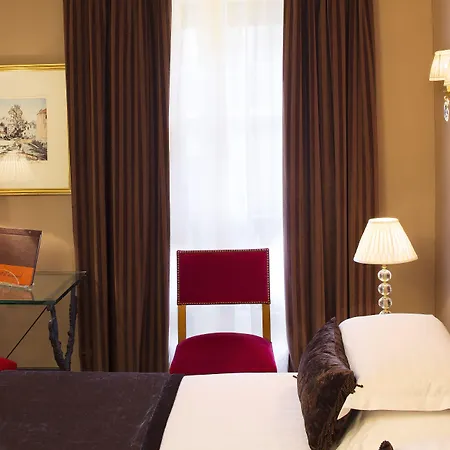 Des Deux Continents Hotel