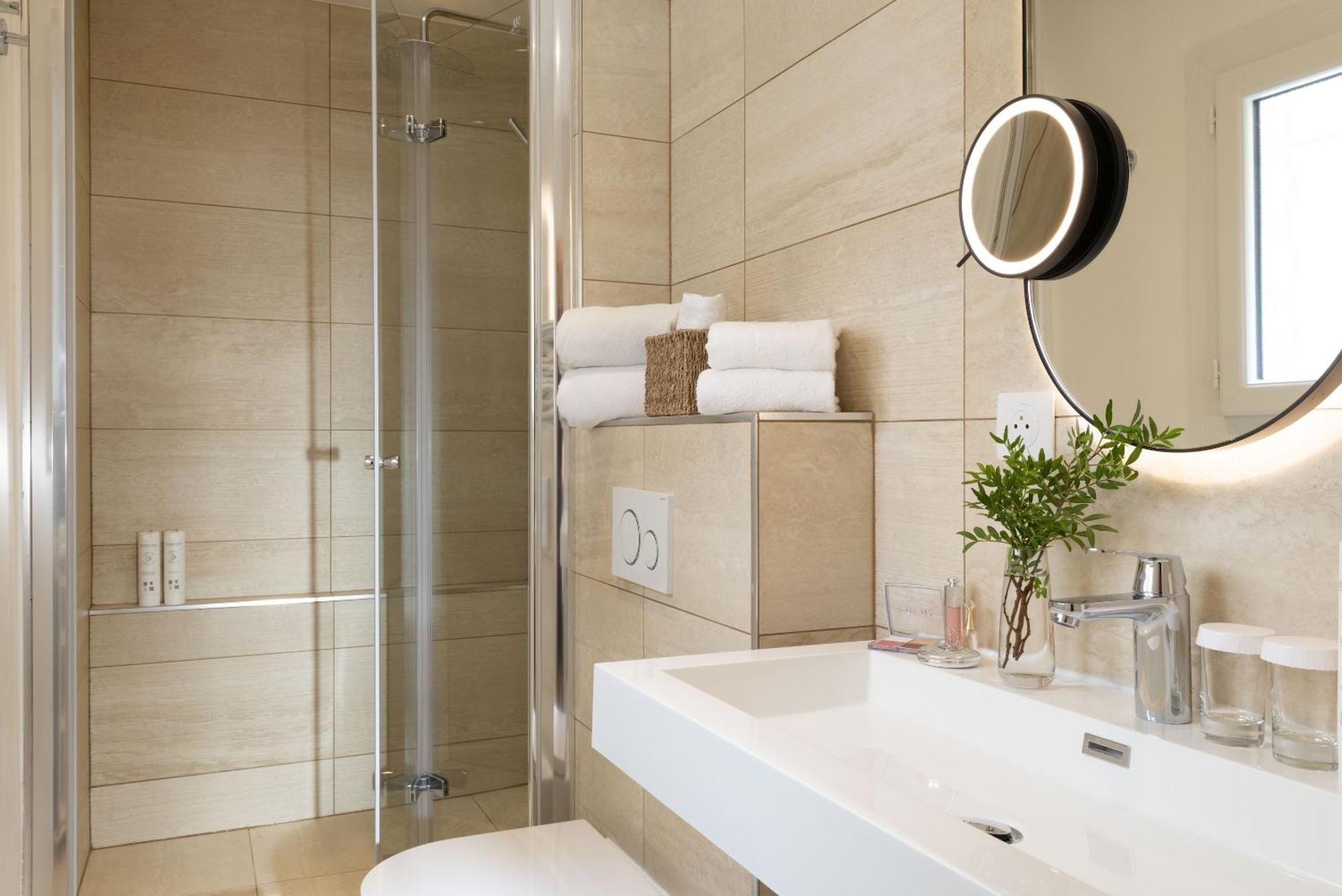 Des Deux Continents 3*