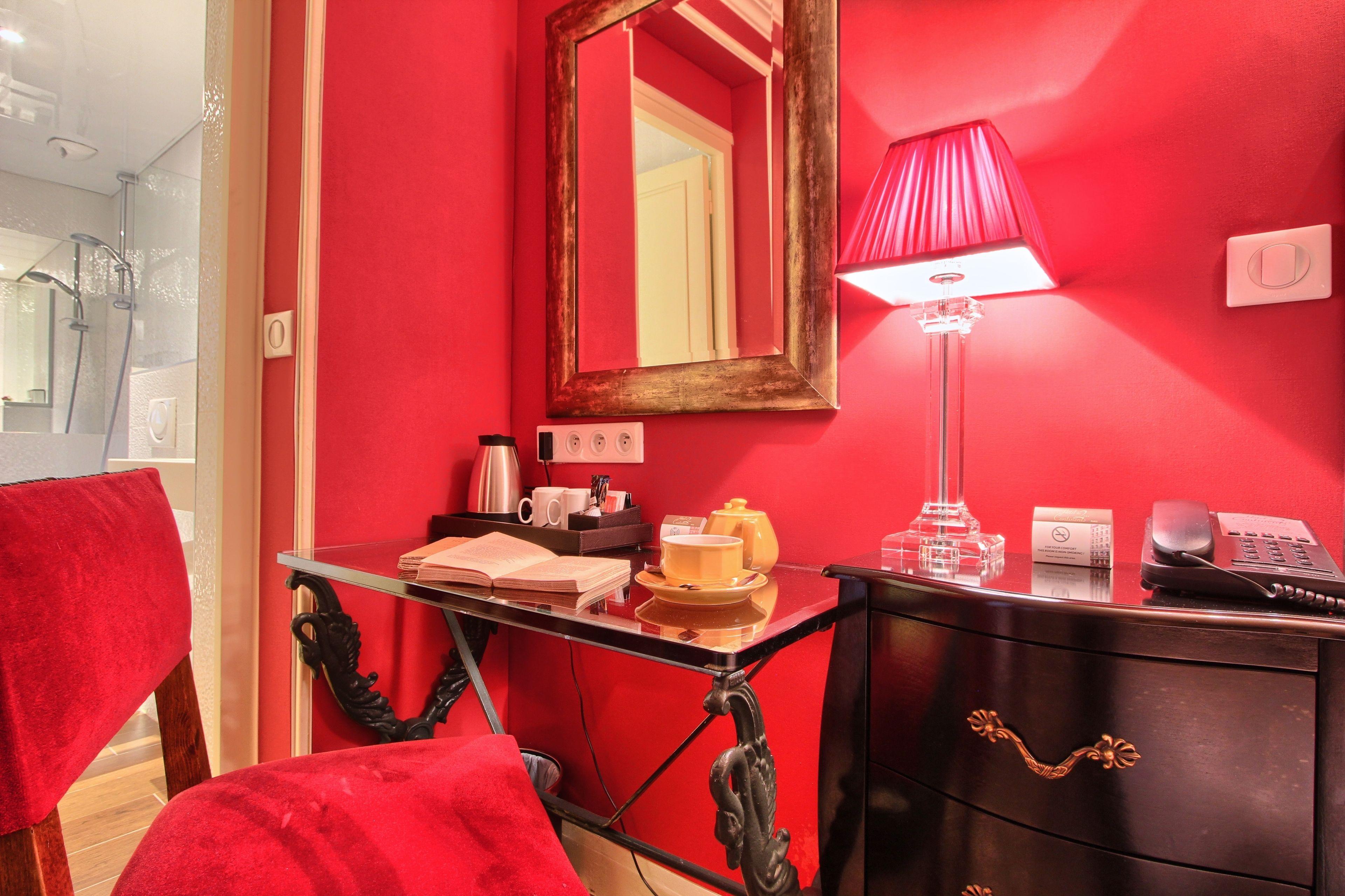 Des Deux Continents Hotel 3*