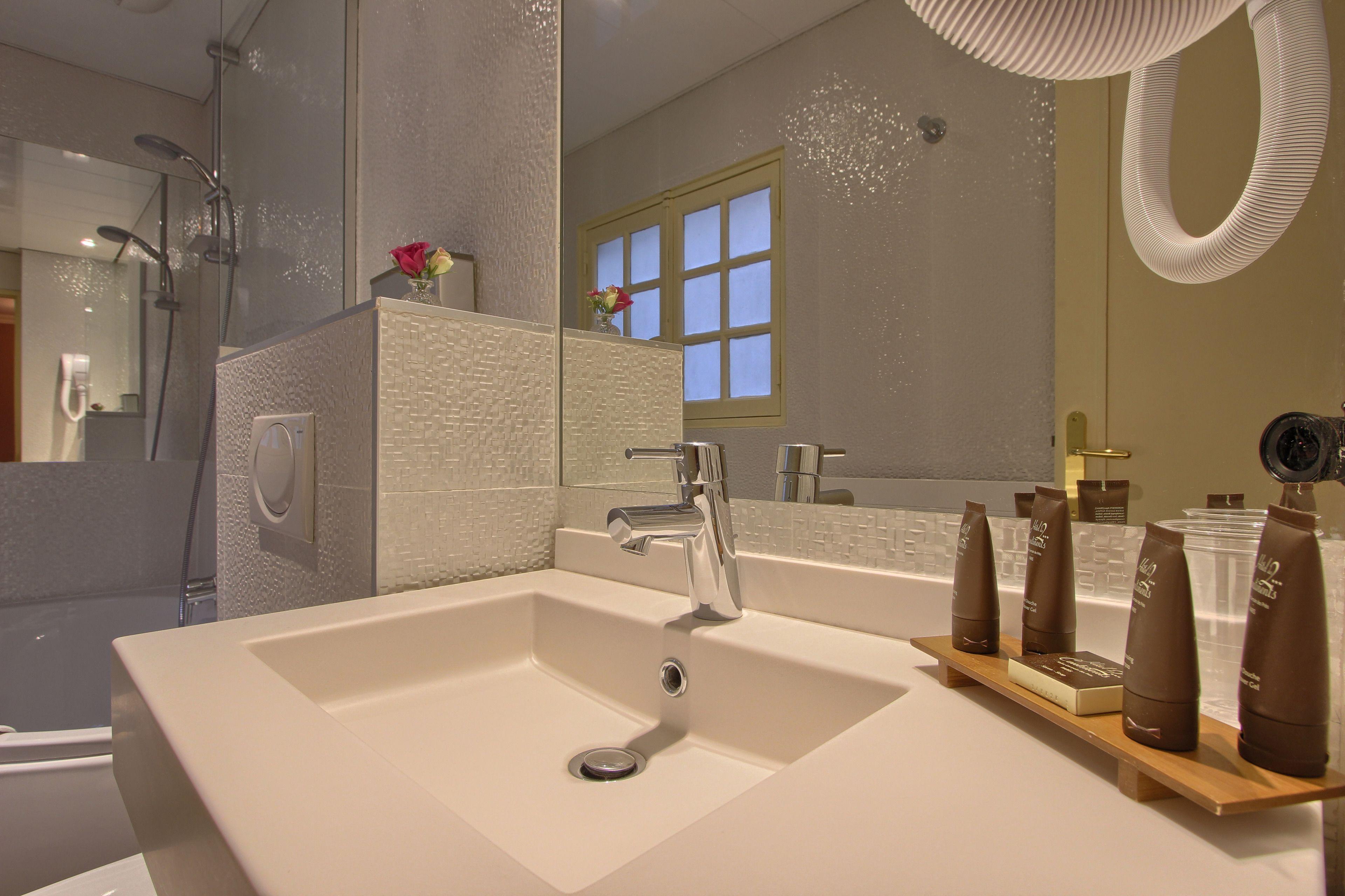 Des Deux Continents Hotel