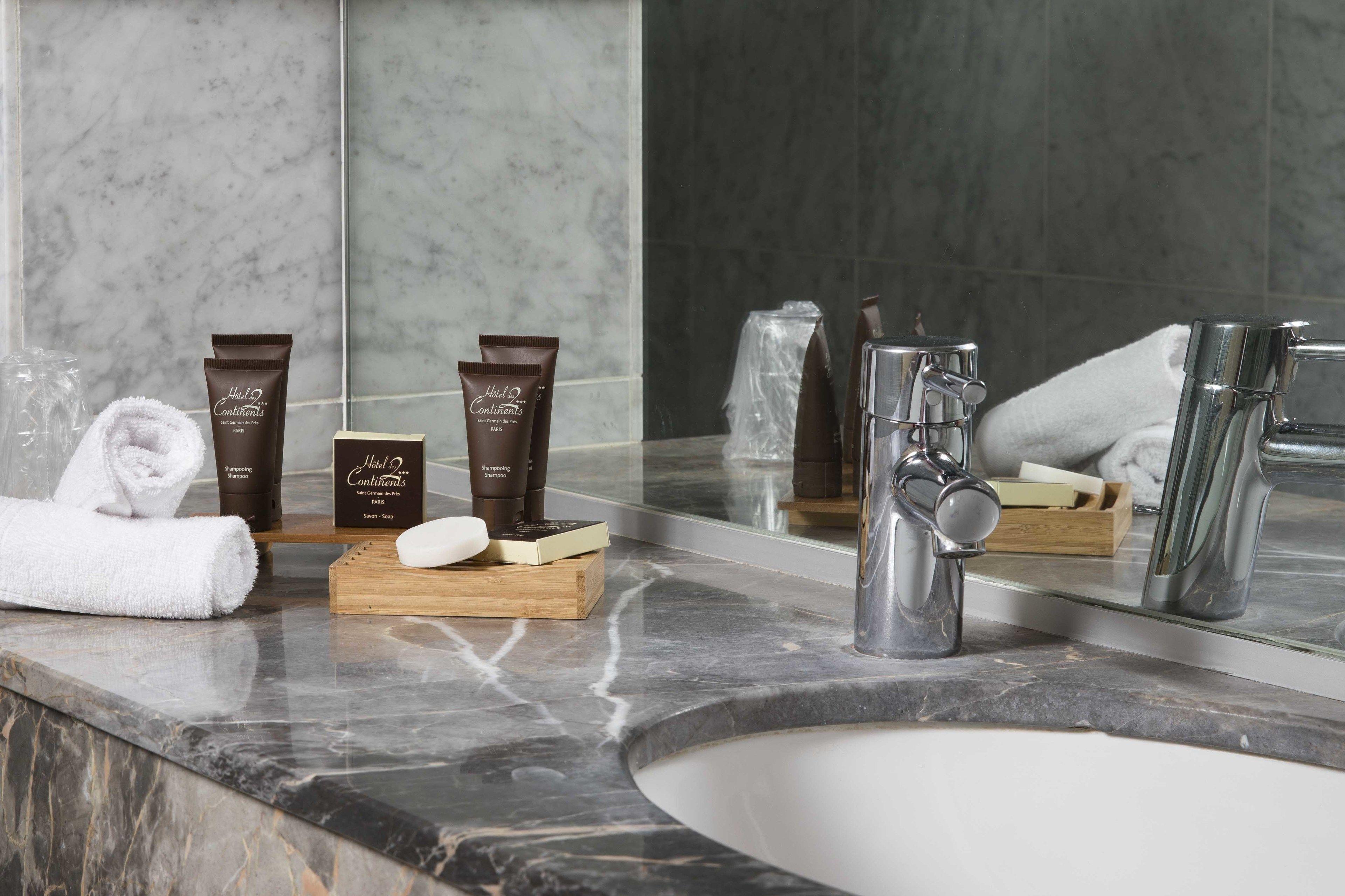 Des Deux Continents 3*