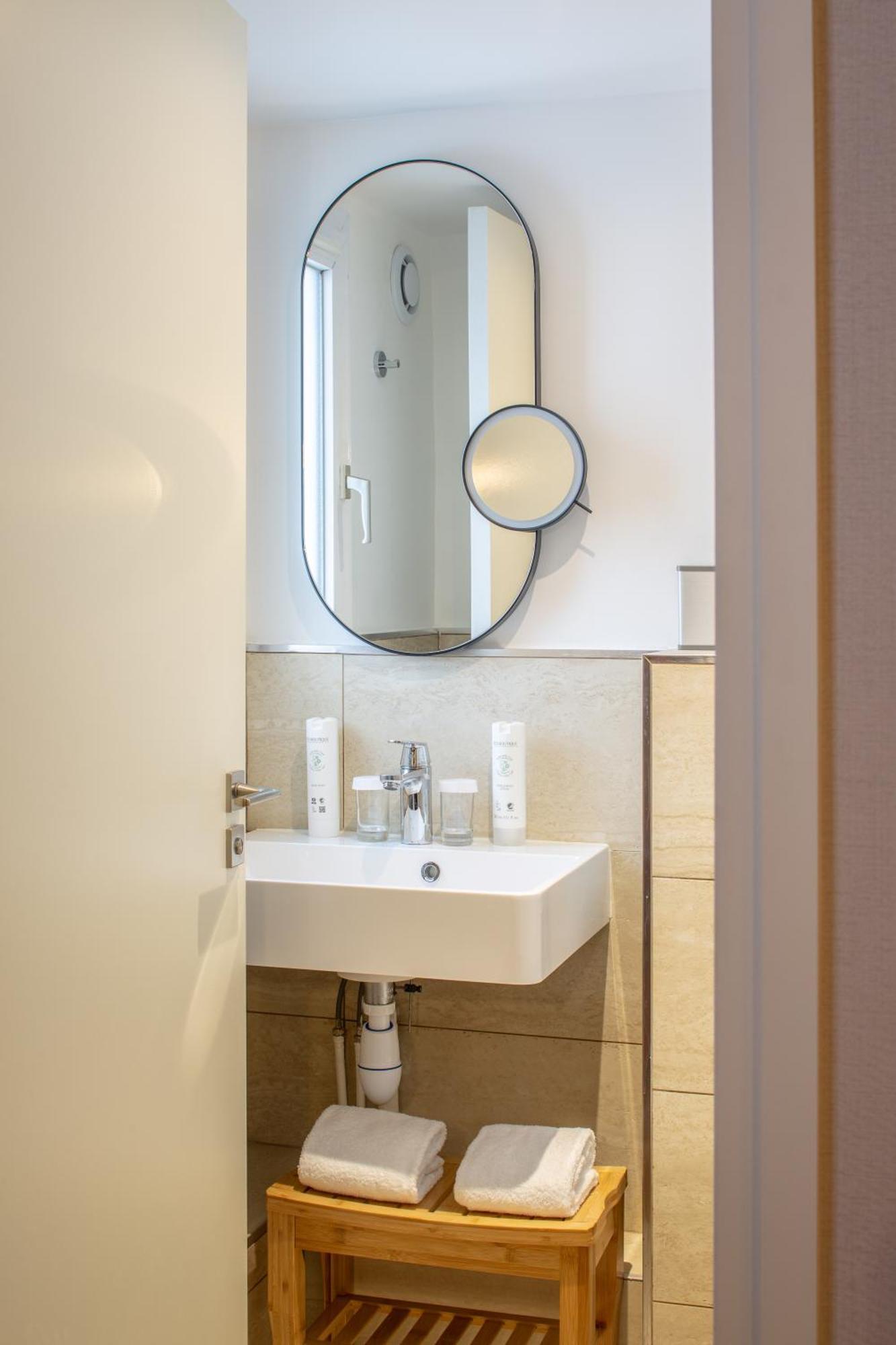 Des Deux Continents 3* Paris