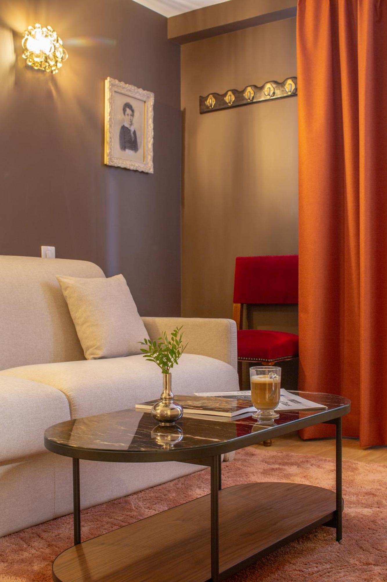 Des Deux Continents Paris