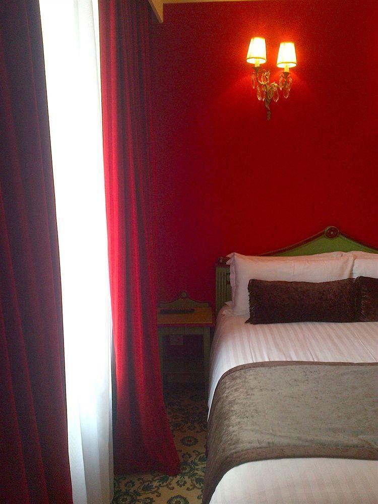 Des Deux Continents 3* Parigi