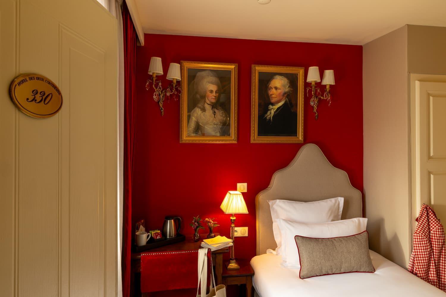 Des Deux Continents Hotel 3*